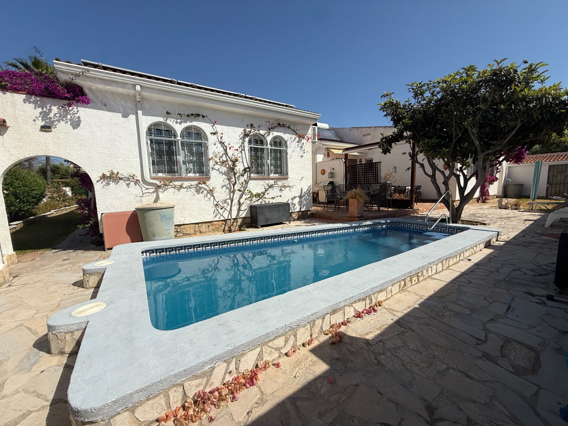 Villa Individuelle avec Deux Maisons - Opportunité d'Investissement dans la Zone de Plage - Image 51